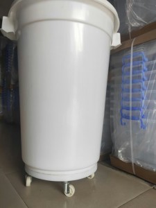 帶輪膠桶